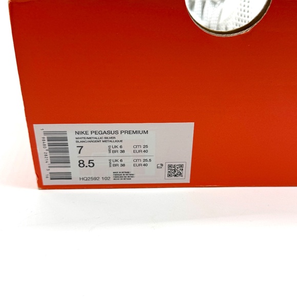 Nike Pegasus Premium White Metallic Silver Sz 7 M / 8.5 W New Running HQ2592-102 - Picture 10 of 11